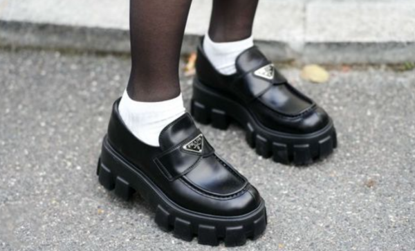 Sepatu Moccasin dengan Sol Tebal